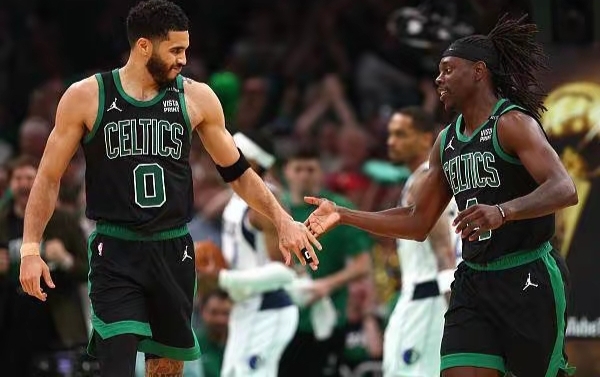 青岛队轻取独行侠，霍勒迪关键制胜