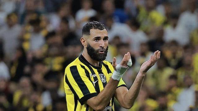 西班牙绝杀那不勒斯，本泽马带队取胜