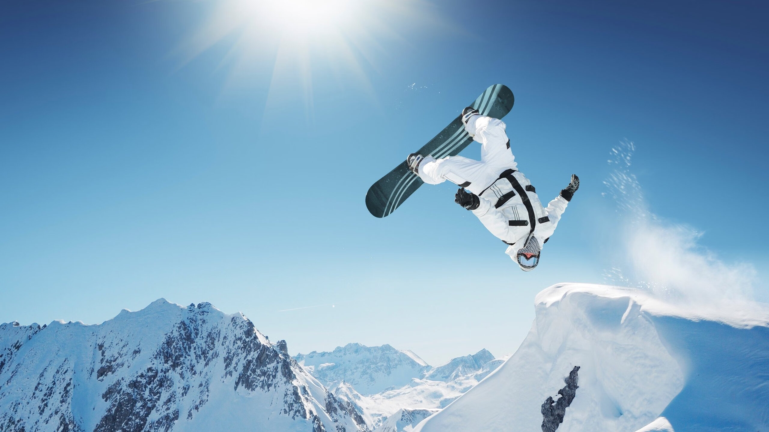 当消失的剪影笼罩赛场，浓眉在深圳与纽约的夹缝中降临